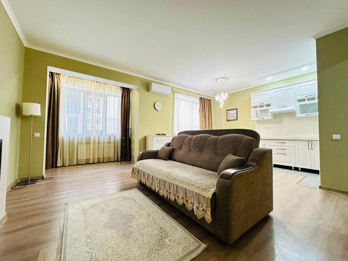 Central Park In The City Center Apartment Almatî Exterior foto